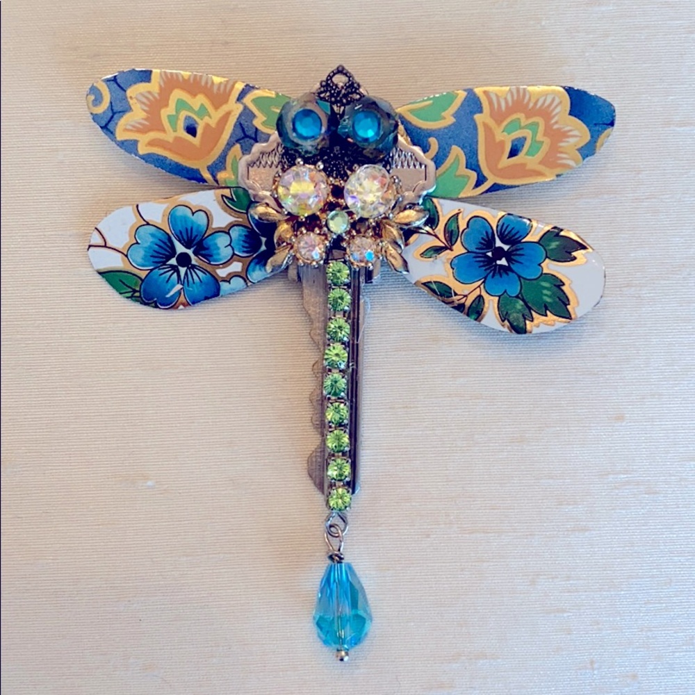 Dragonfly brooch